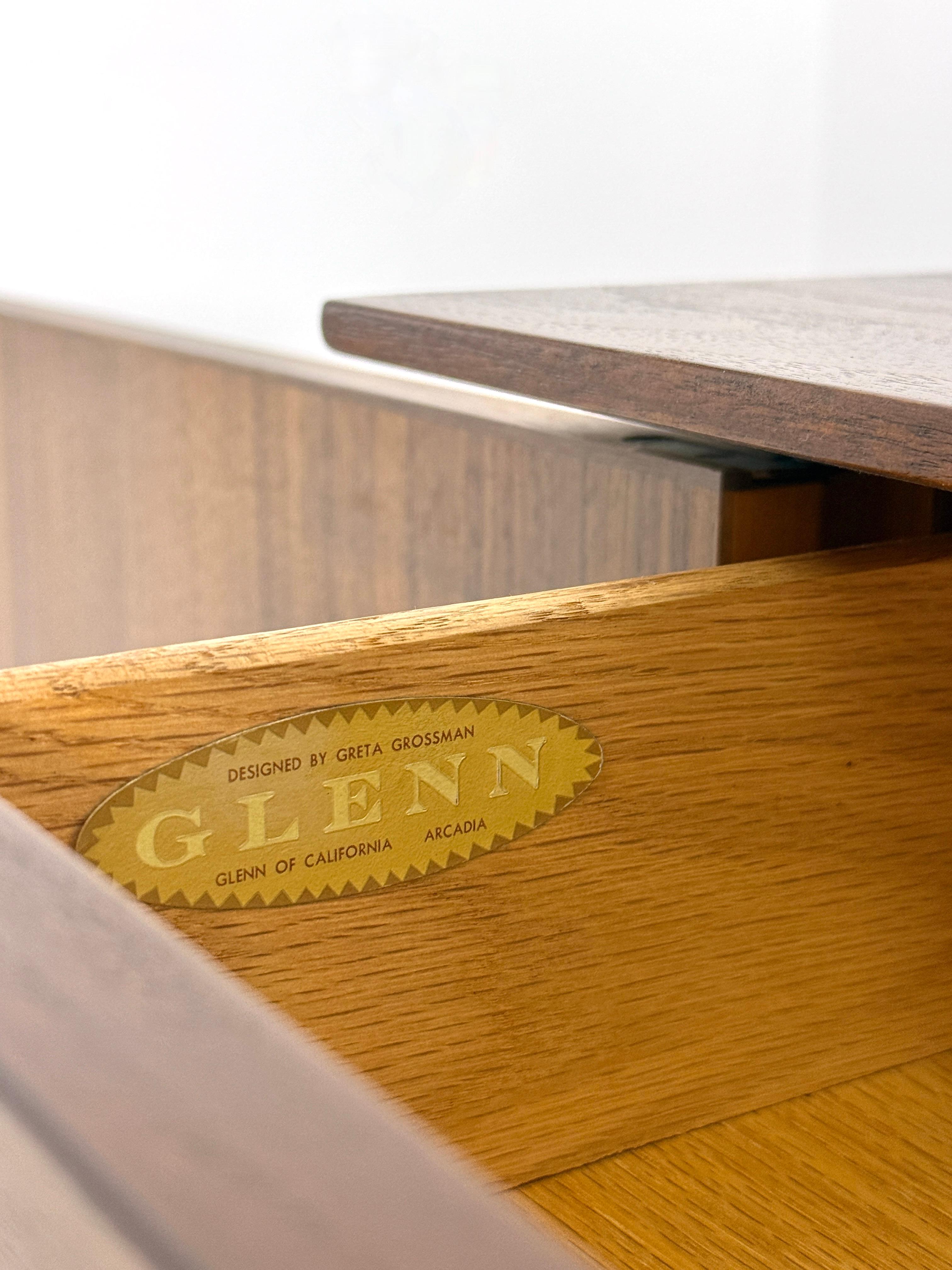 Mid Century Modern Anrichte aus Nussbaumholz von Greta Grossman 1950er Jahre im Angebot 6
