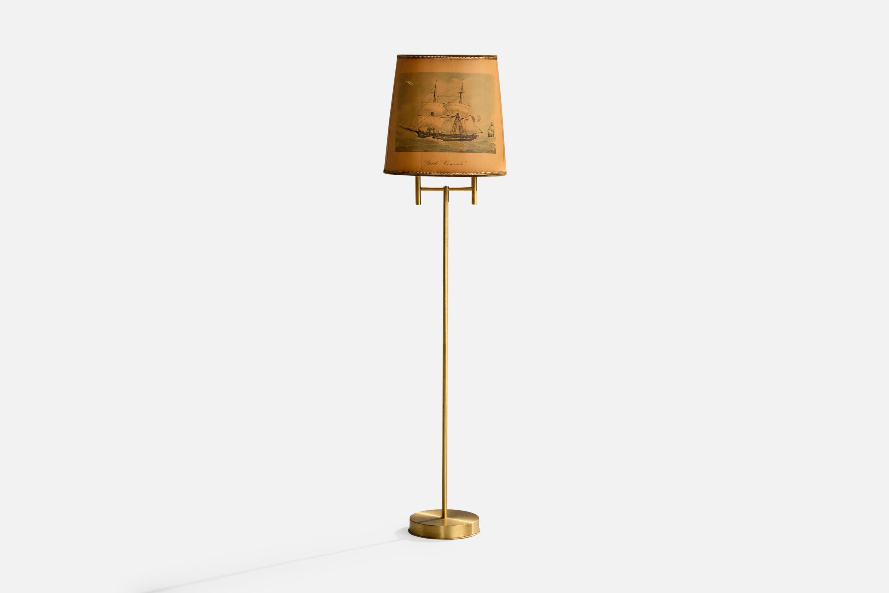 Stehlampe aus Messing und braunem Papier mit gedruckter Illustration, entworfen von Greta-Lisa Jäderholm Snellman und hergestellt von Taidetakomo Hakkarainen, Finnland, ca. 1950er Jahre.

Gesamtabmessungen (Zoll): 62,75 