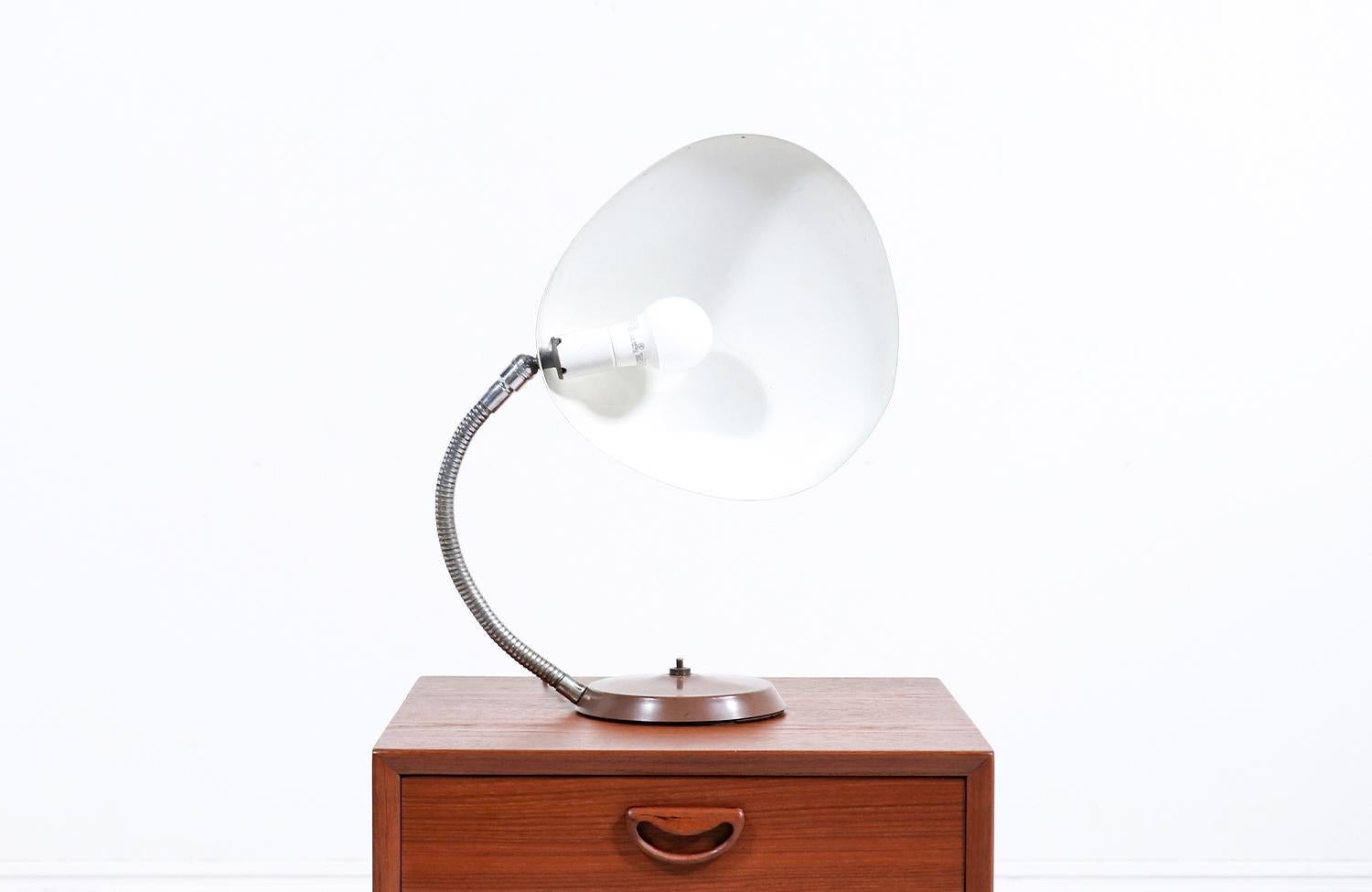 Américain Lampe de table « Cobra » de Greta M. Grossman pour Ralph O. Smith en vente