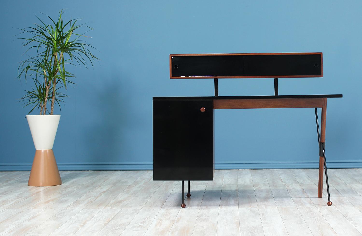 greta grossman desk