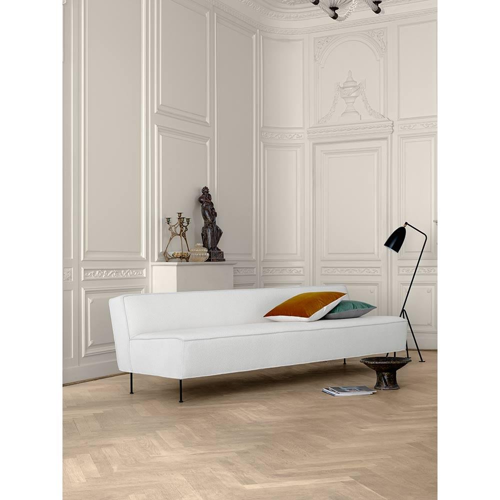 The iconic Gräshoppa Floor Lamp was first produced in 1947 by the feminine pioneer Greta M. Grossman. The unique tripod stand of the Gräshoppa Floor Lamp is tilted backwards and gives the impression that the lamp is somehow alive and stalking its