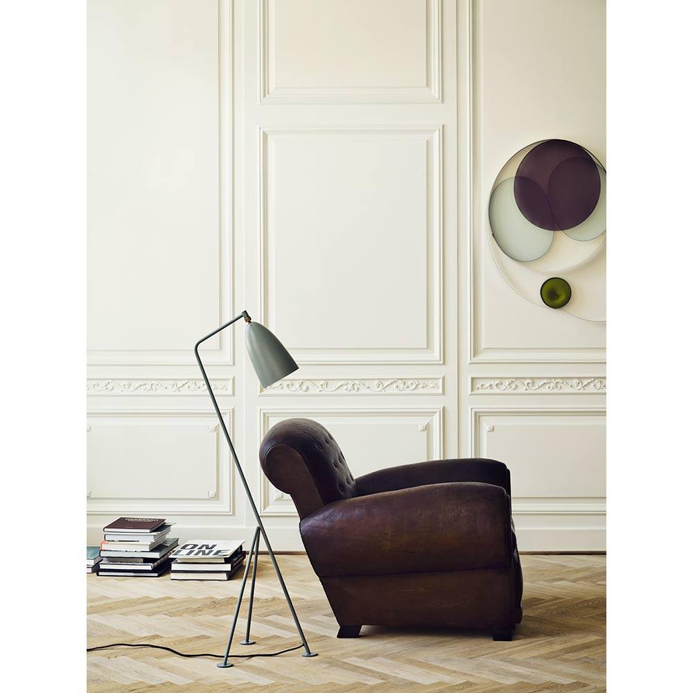 Greta M. Grossman Grashoppa Stehleuchte Dusty Blue für GUBI (Messing) im Angebot