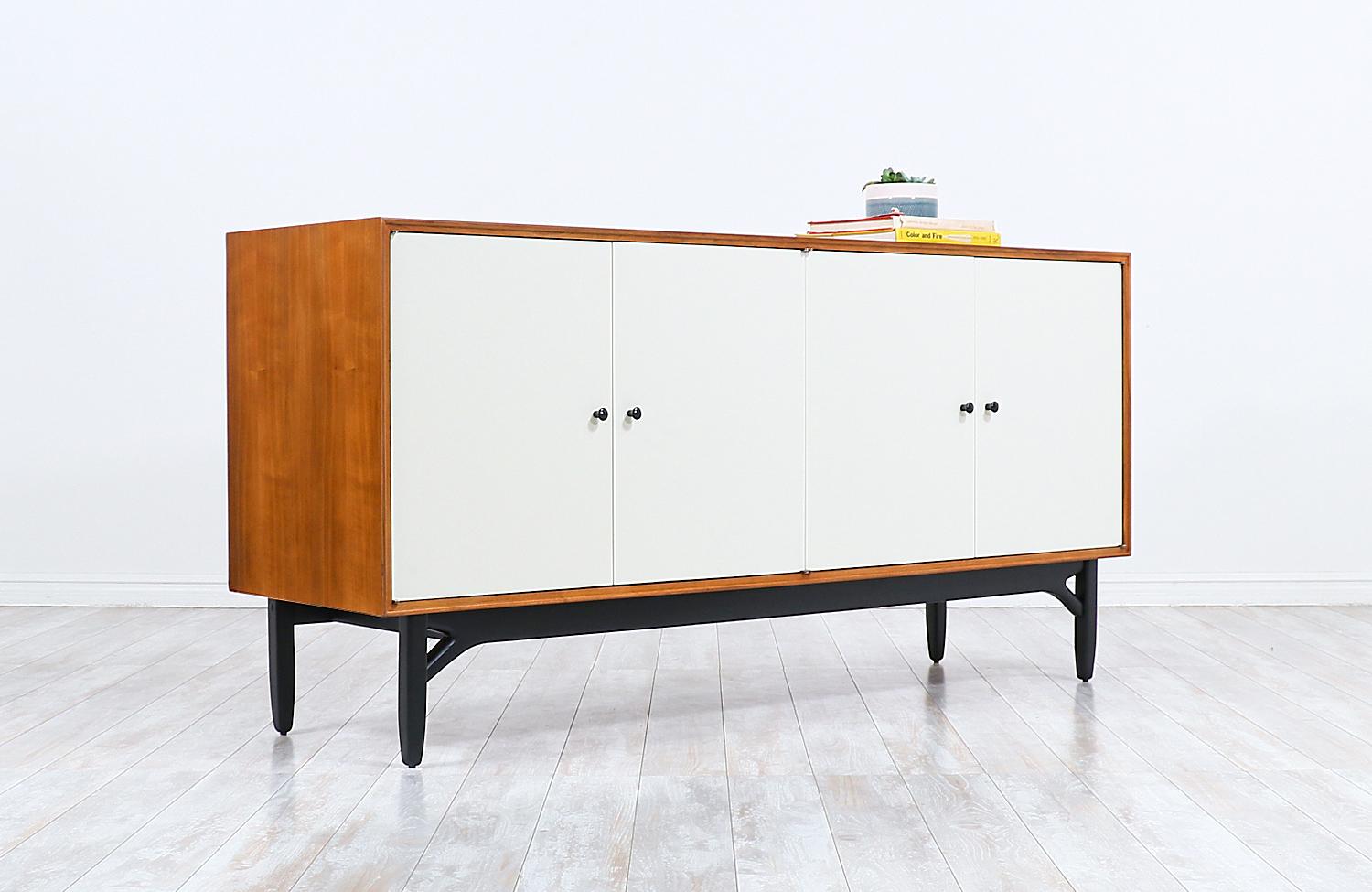 Greta M. Grossman Lacquered and Walnut Credenza for Glenn of California In Excellent Condition In Los Angeles, CA