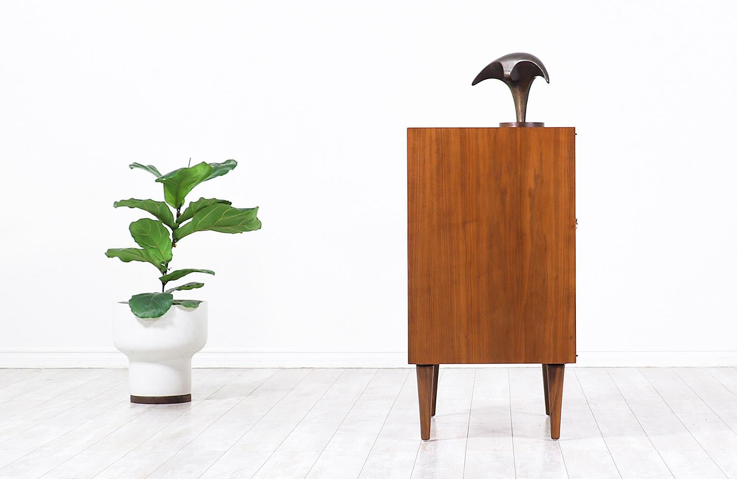 Greta M. Grossman Two-Tone Lacquered & Walnut Cabinet for Glenn of California In Excellent Condition In Los Angeles, CA