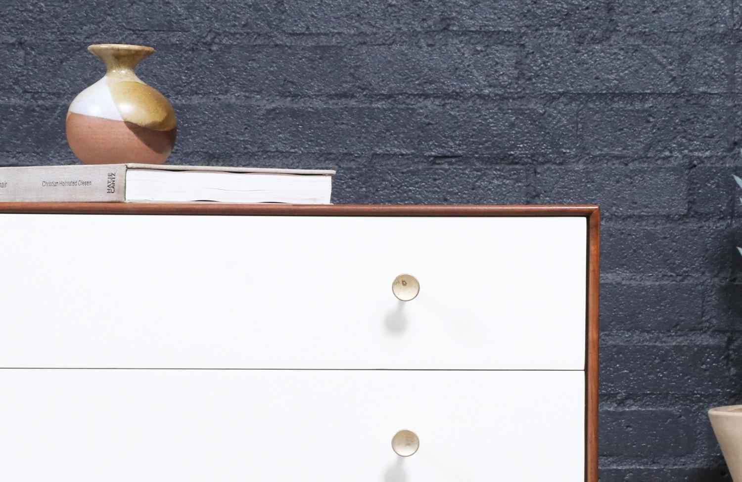 Comò Greta M. I. Grossman laccato e in noce a due toni per Glenn of CA in vendita 4