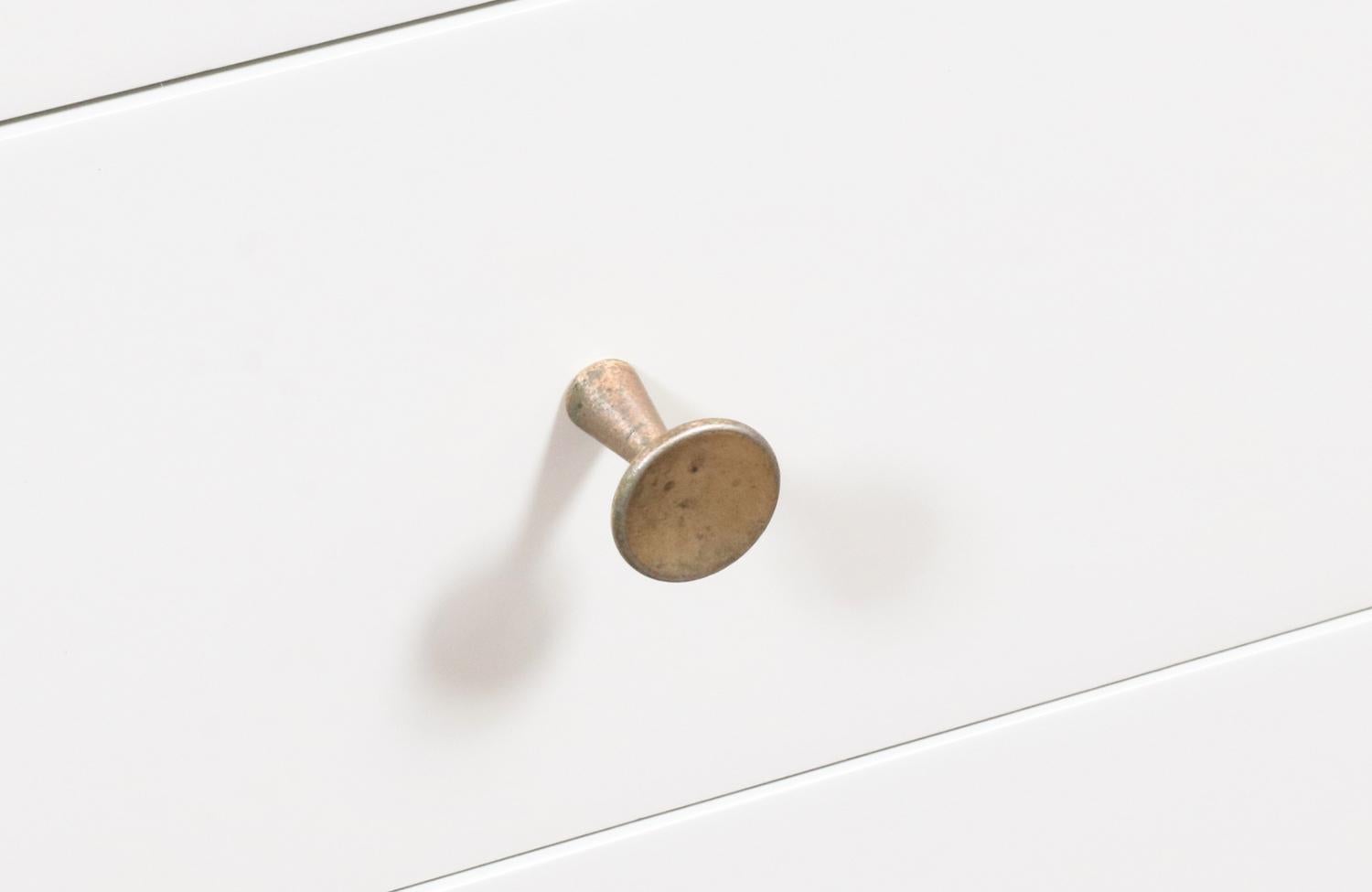 Comò Greta M. I. Grossman laccato e in noce a due toni per Glenn of CA in vendita 5