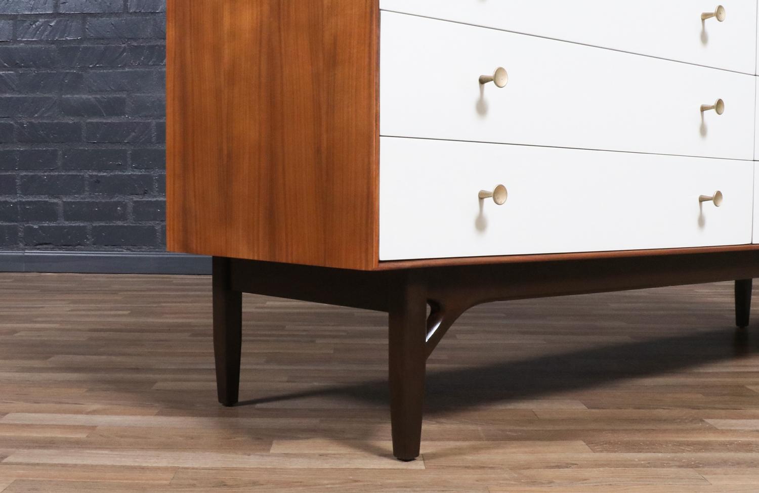 Comò Greta M. I. Grossman laccato e in noce a due toni per Glenn of CA in vendita 7