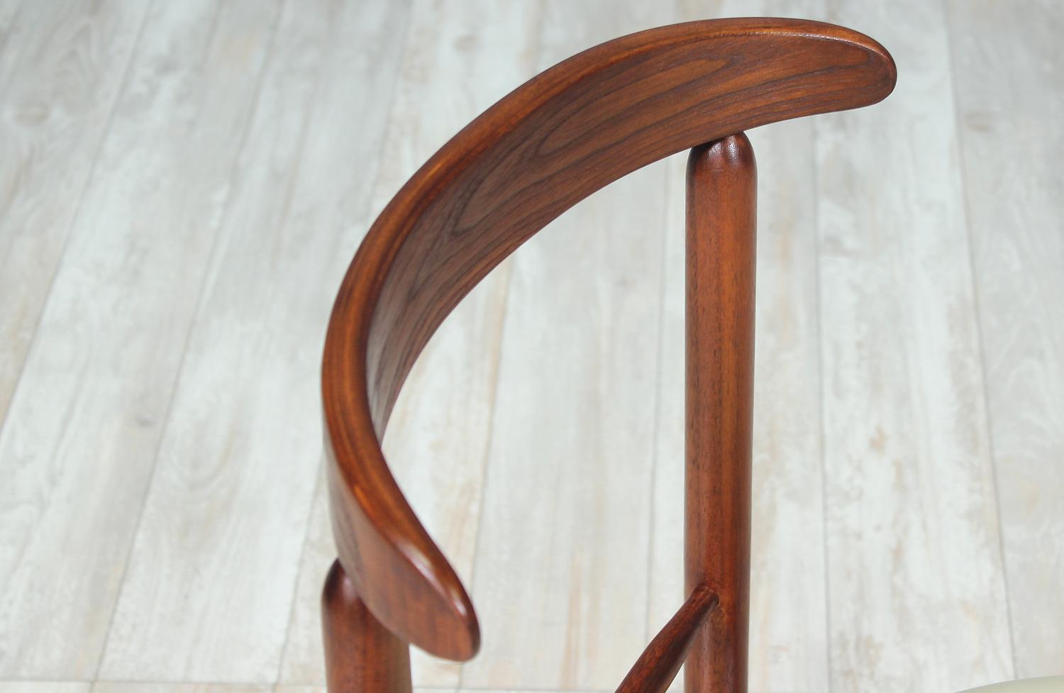 Greta M. Grossman Walnut Dining Chairs for Glenn of California In Excellent Condition In Los Angeles, CA