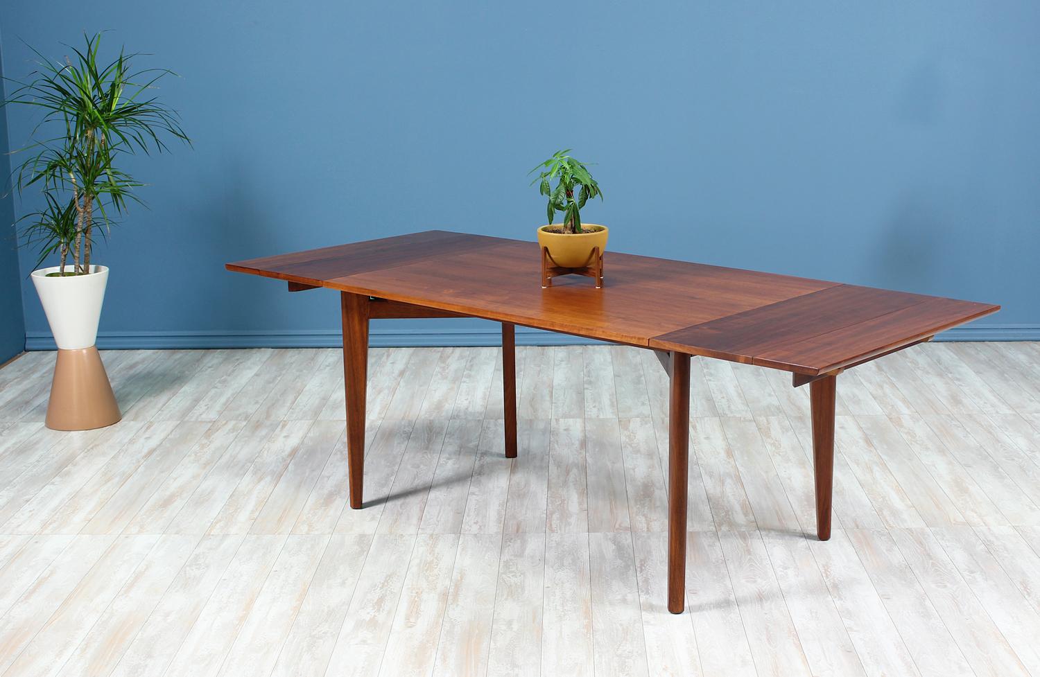 Spectacular dining table designed by Greta M. Grossman for Glenn of California in the United States circa 1950’s. Like many of Grossman’s designs, this table features organic lines and beautiful grain detail over the walnut wood top and foundation. 