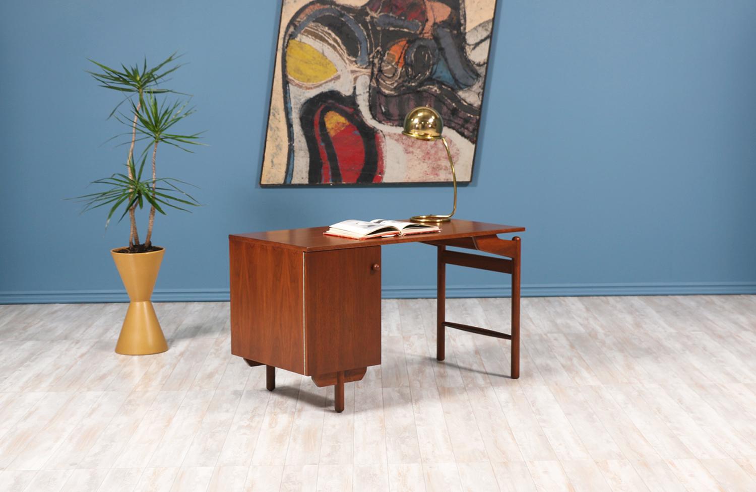 Writing desk by Swedish architect and designer Greta M. Grossman for Glenn of California in the 1950s. Grossman’s capability in mixing Scandinavian and Socal modern gave her the ability to develop a unique design aesthetic synonymous with her name.
