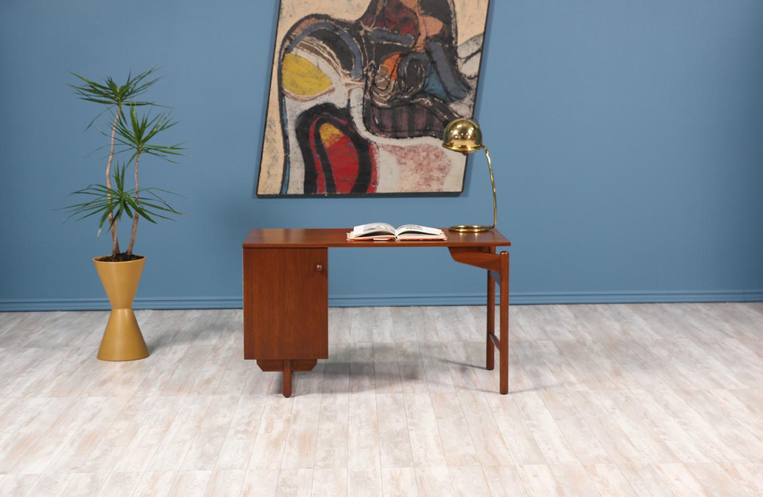 Greta M. Grossman Writing Desk for Glenn of California (Moderne der Mitte des Jahrhunderts)