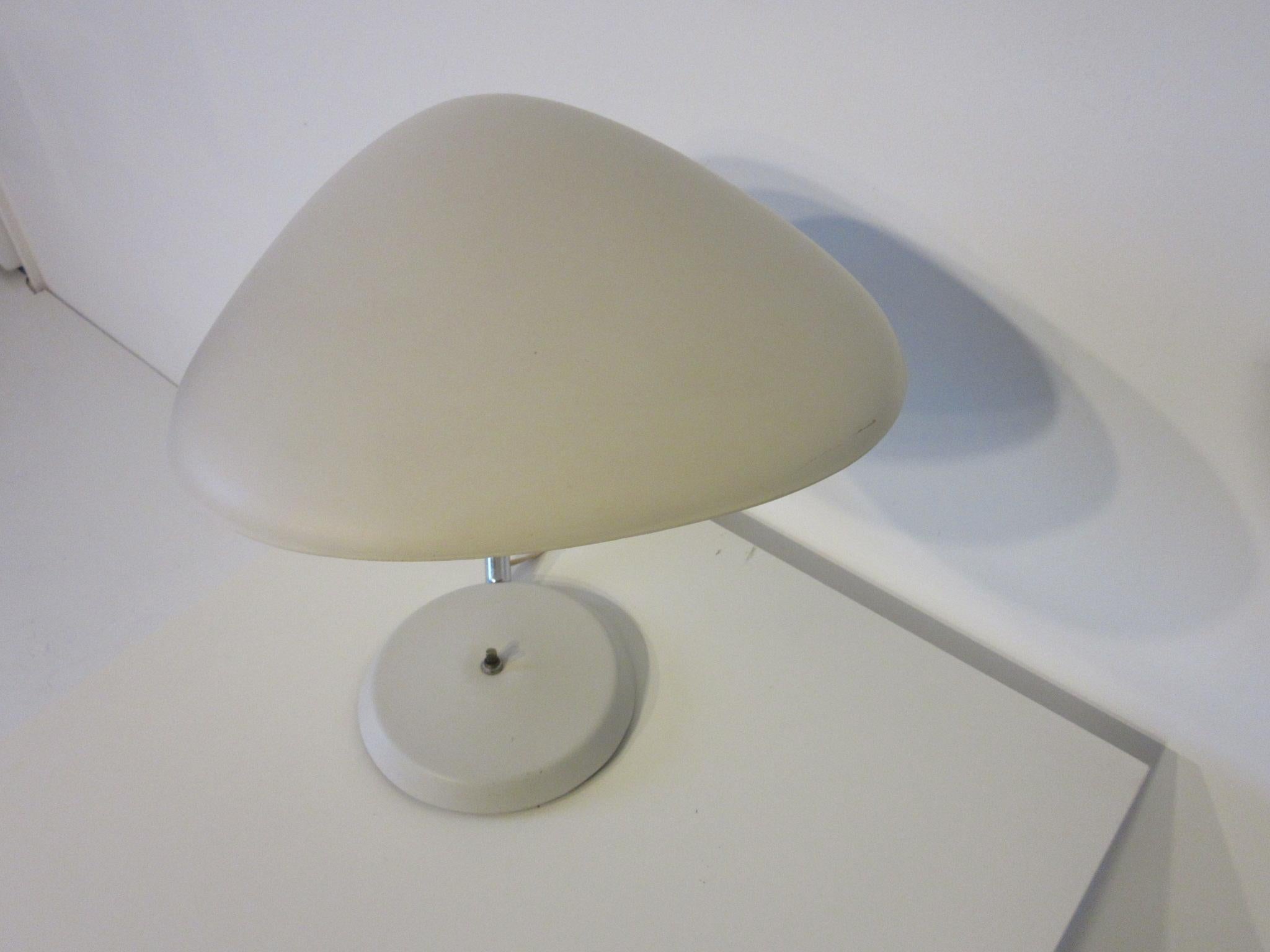 Greta Magnusson, Grossman Cobra Lamp for Ralph O. Smith Lighting In Good Condition In Cincinnati, OH