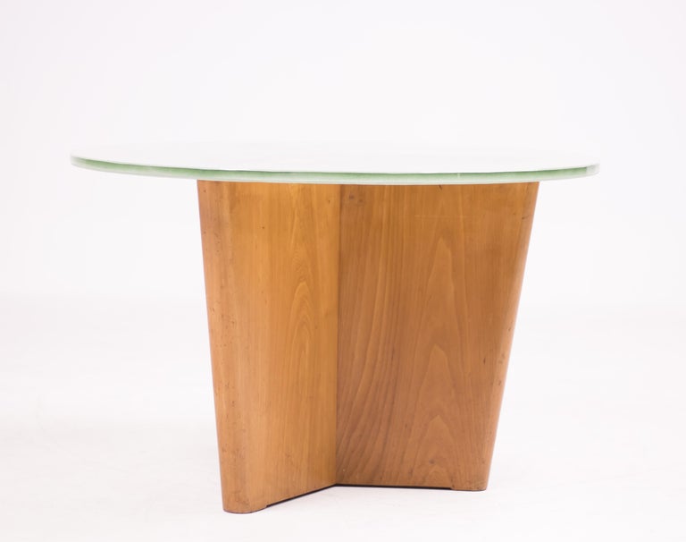 Beautiful side table with a hand cast green crystal glass top on an elm veneered triangular wooden base.
Designed by Swedish architect or designer Greta Magnusson-Grossman, Sweden, early 1930s.
The hand cast glass top has a beautiful rough texture