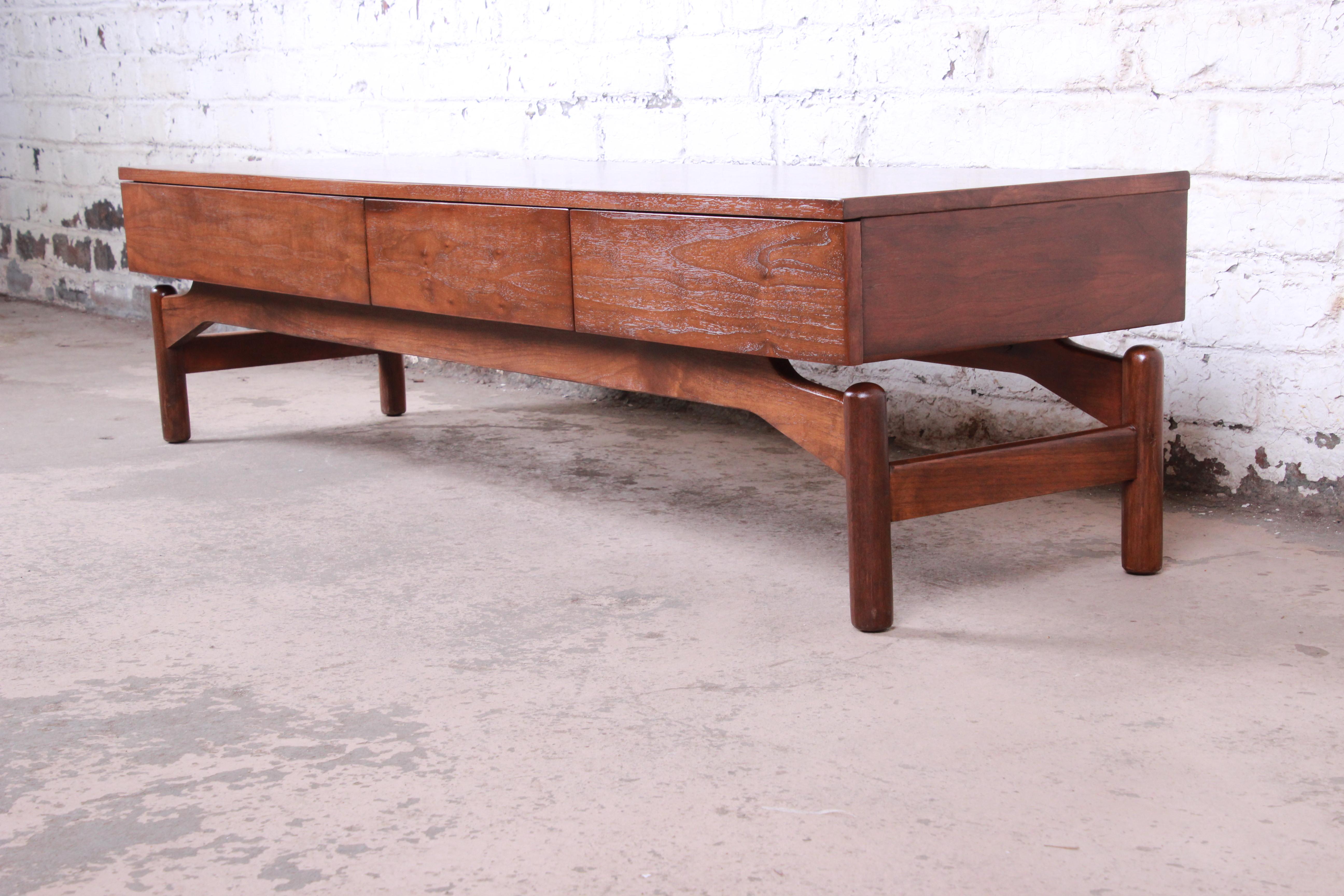 Mid-Century Modern Greta Magnusson Grossman for Glenn of California Walnut Coffee Table, 1950s