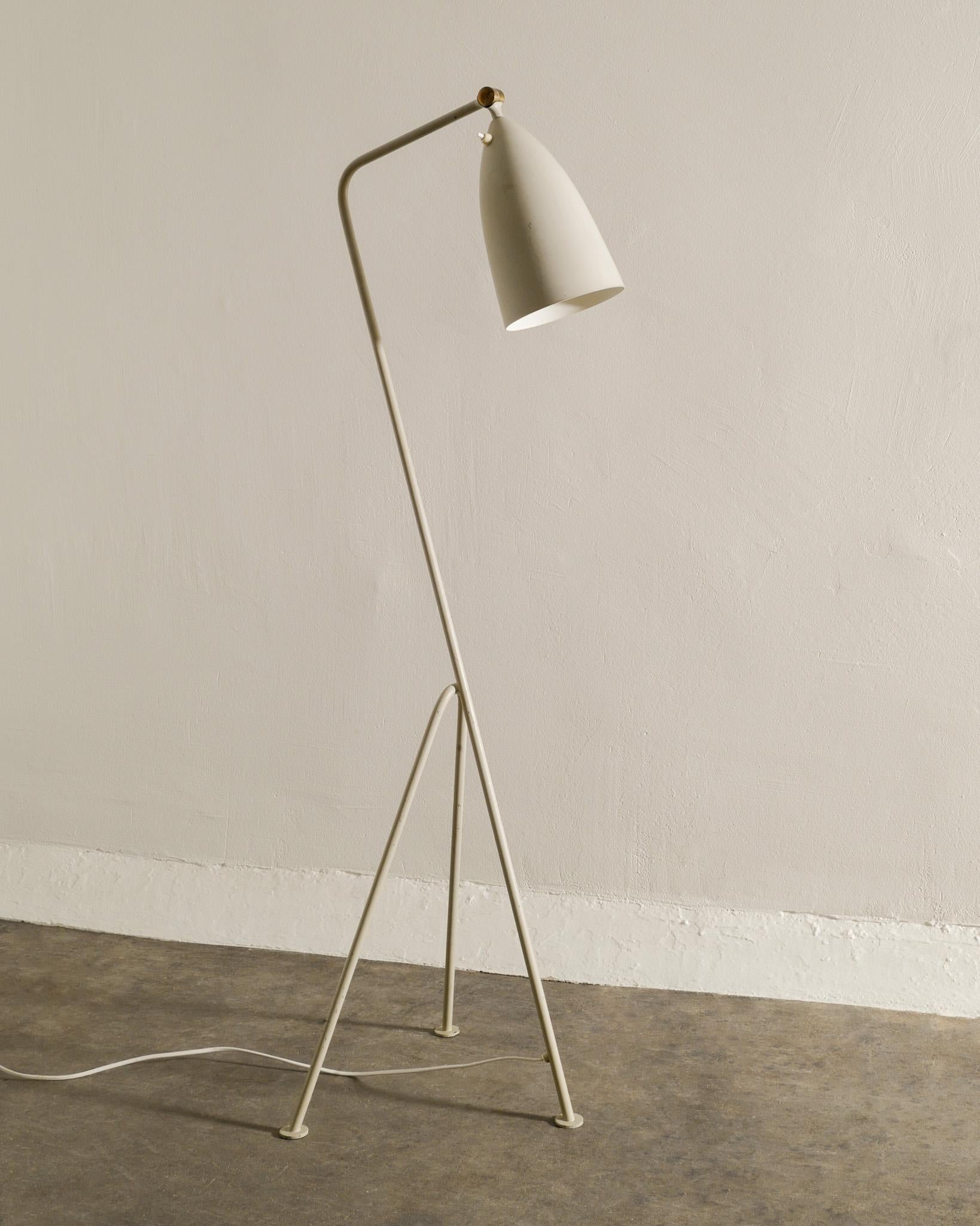 Greta Magnusson Grossman Graue „Grashüpfer / G-33“ Lampe von Bergboms, 1950er Jahre (Skandinavische Moderne) im Angebot