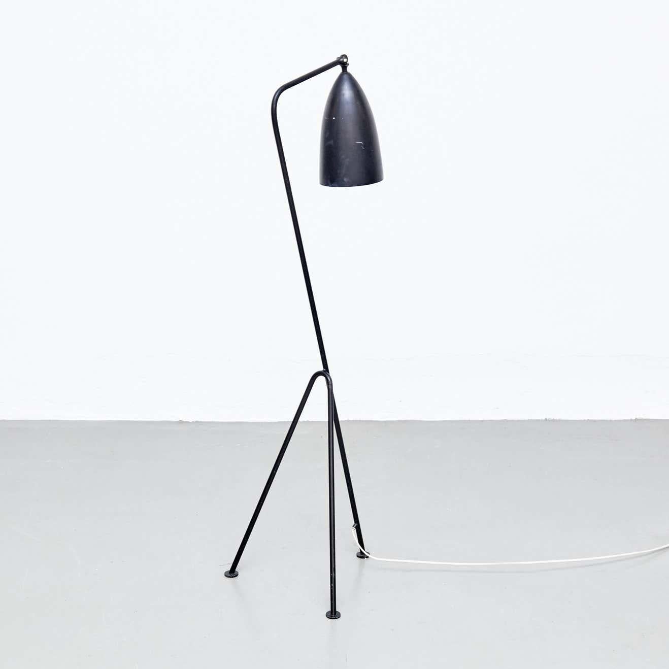 Greta Magnusson Mid Century Modern Grashüpfer Stehleuchte - circa 1947 (Schwedisch) im Angebot