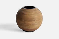 Greta Runeborg, Vase, Earthenware, Sweden, 1940s