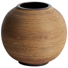 Greta Runeborg, Vase, Earthenware, Sweden, 1940s