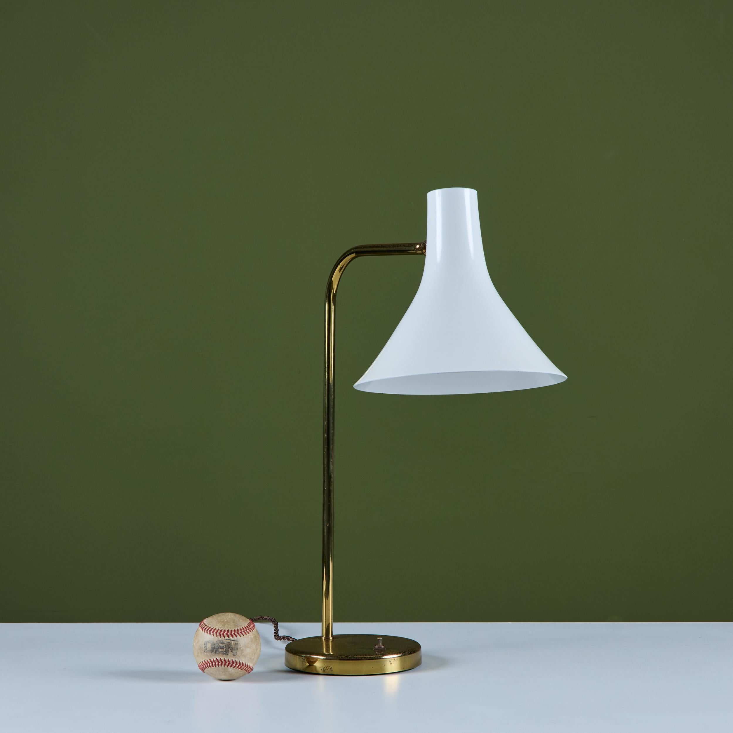 Greta Von Nessen Schreibtischlampe aus Messing für Nessen Studios (Moderne der Mitte des Jahrhunderts) im Angebot