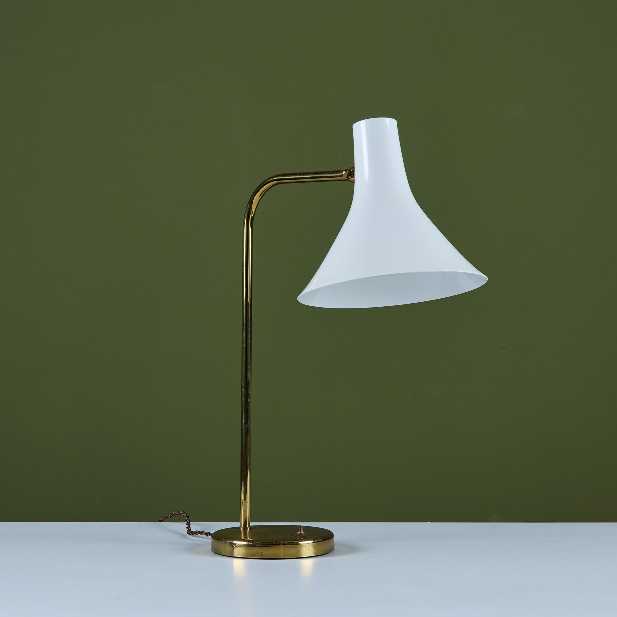 Greta Von Nessen Schreibtischlampe aus Messing für Nessen Studios (amerikanisch) im Angebot