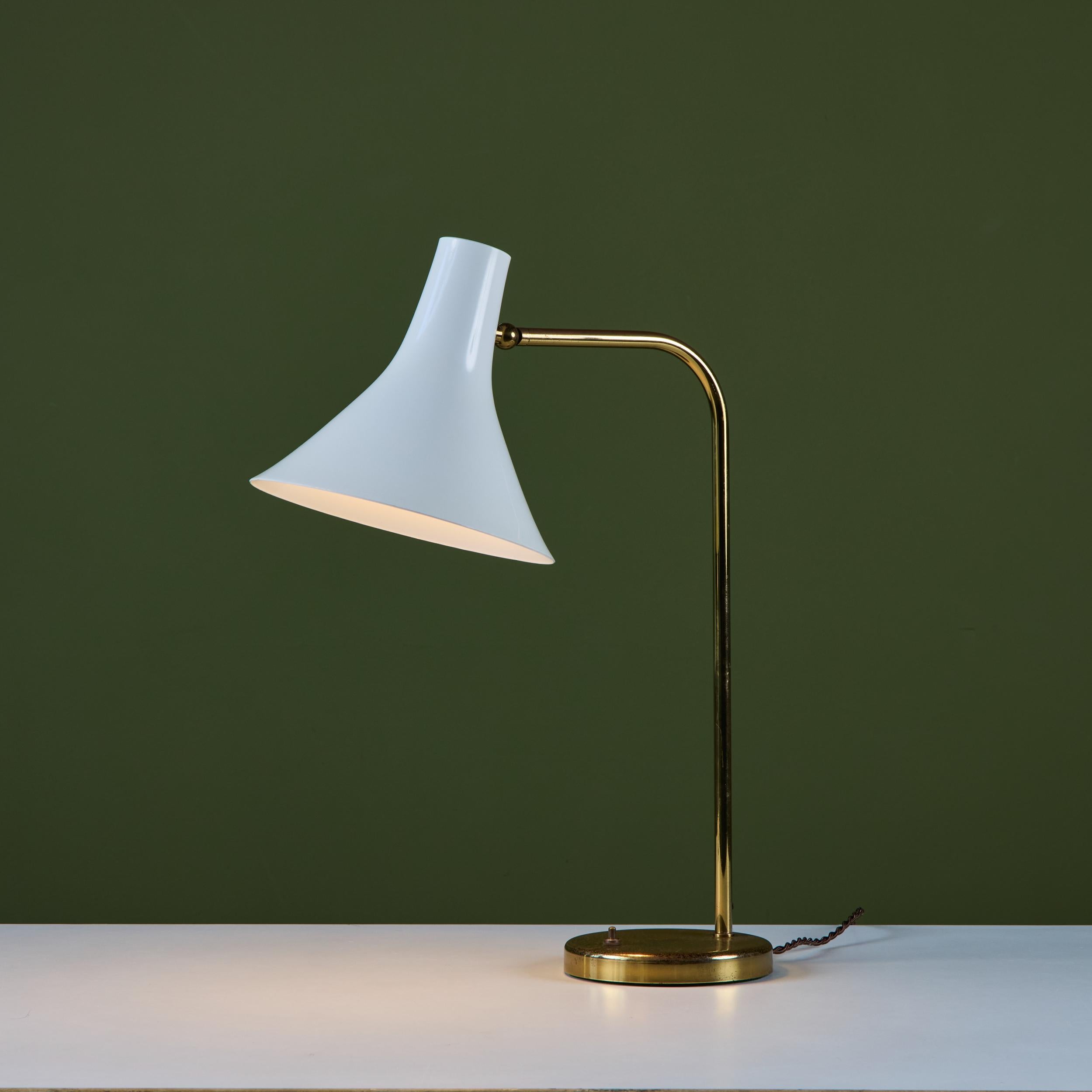 Greta Von Nessen Schreibtischlampe aus Messing für Nessen Studios im Zustand „Gut“ im Angebot in Los Angeles, CA