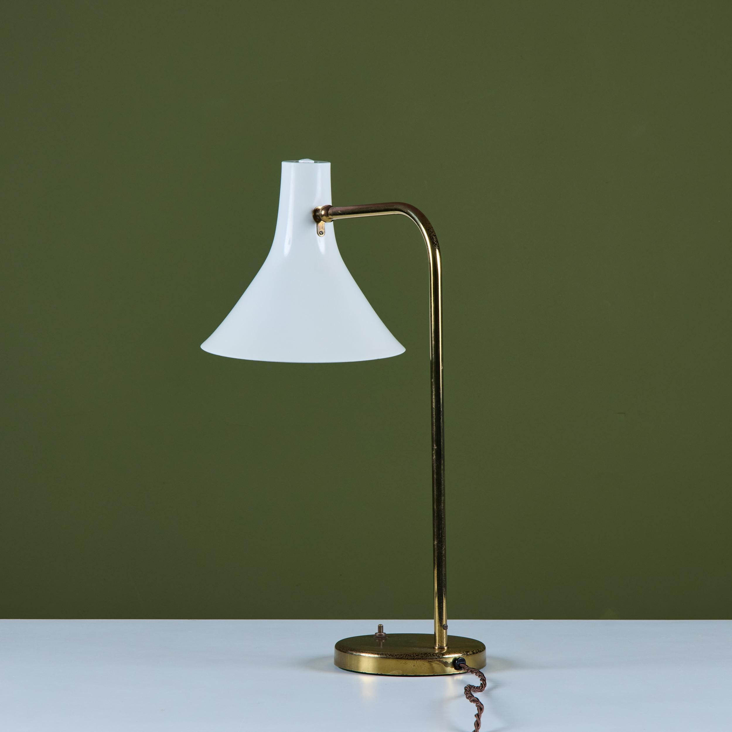 Greta Von Nessen Schreibtischlampe aus Messing für Nessen Studios im Angebot 1