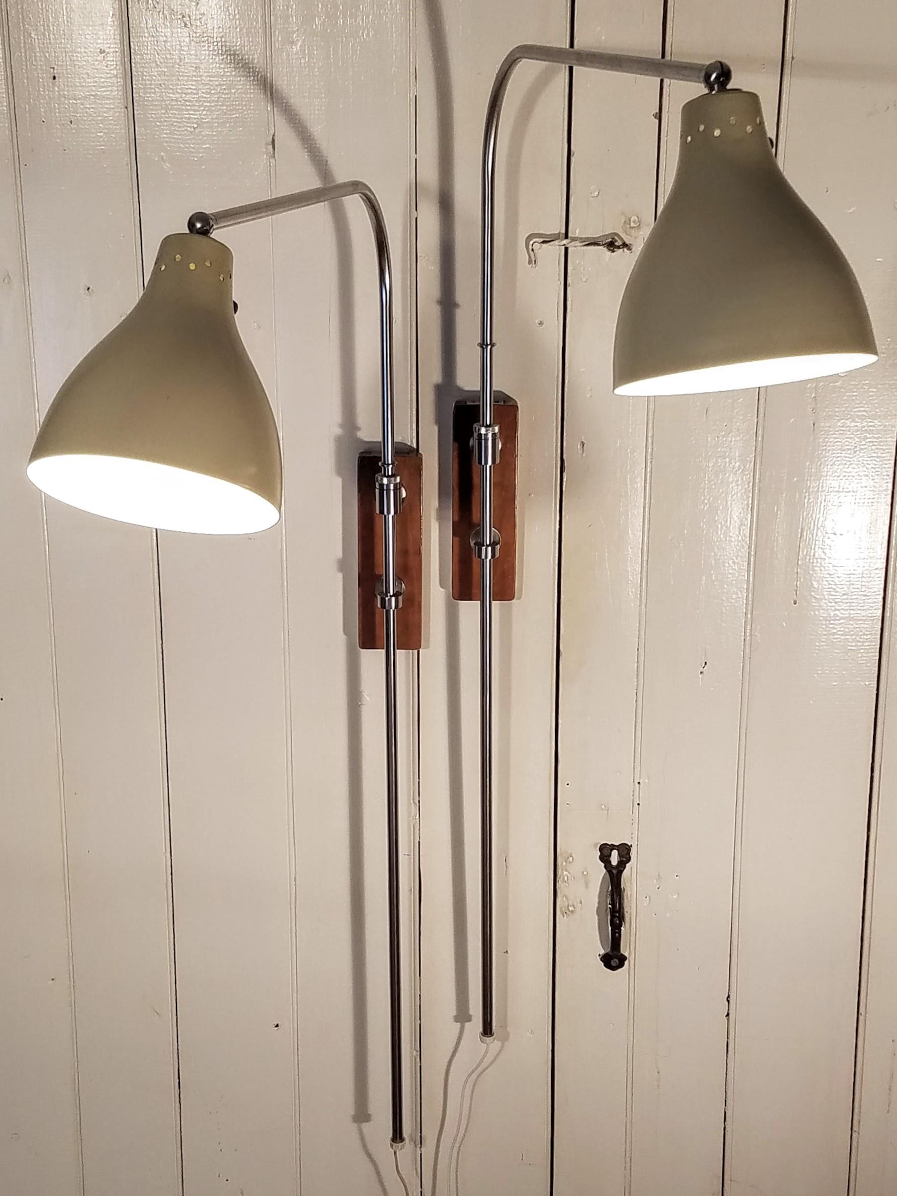 Greta Von Nessen Pair of Adjustable NS 945 Swing Arm Wall Lamps, circa 1950 For Sale 7