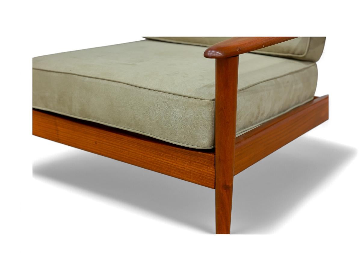 Grete Jalk Armchair in Hardwood & Beige Ultra Suede, Rino Levi, 1960 For Sale 5