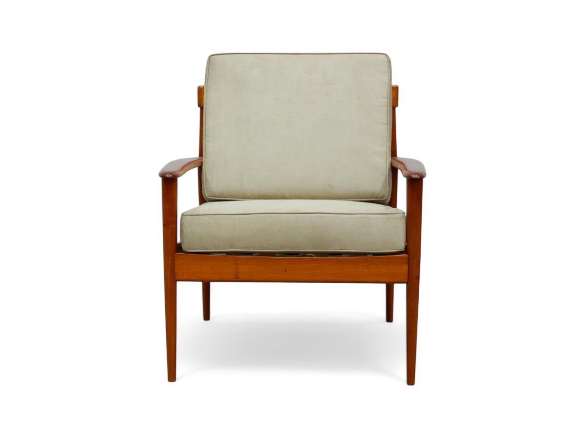 Grete Jalk Armchair in Hardwood & Beige Ultra Suede, Rino Levi, 1960 For Sale 6