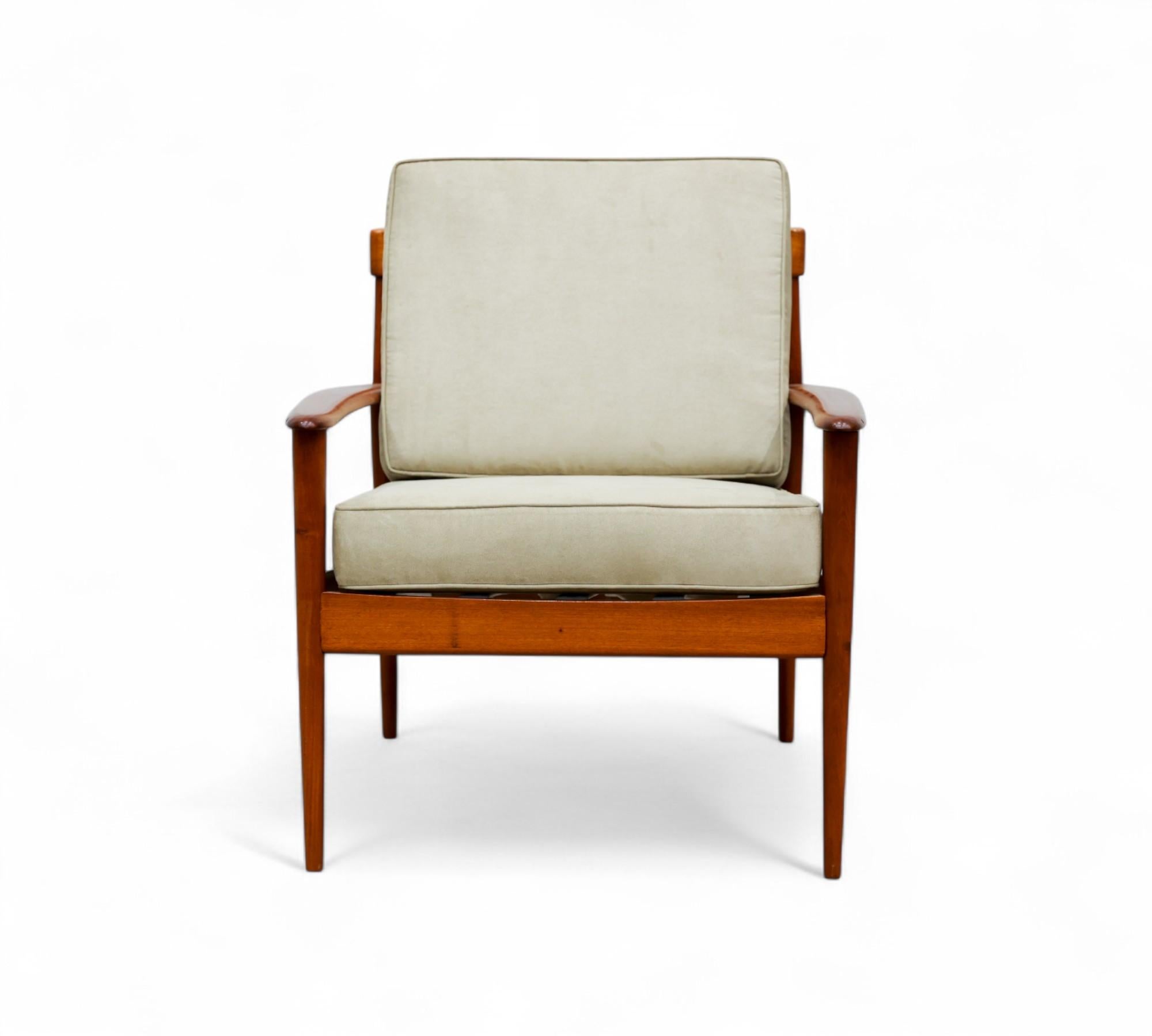 Brazilian Grete Jalk Armchair in Hardwood & Beige Ultra Suede, Rino Levi, 1960 For Sale