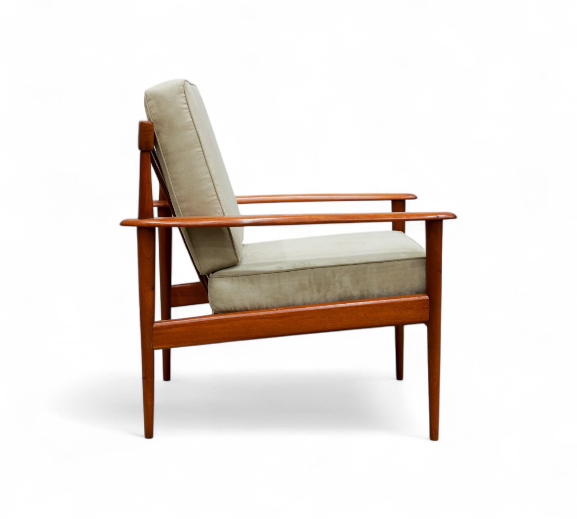 Hand-Crafted Grete Jalk Armchair in Hardwood & Beige Ultra Suede, Rino Levi, 1960 For Sale