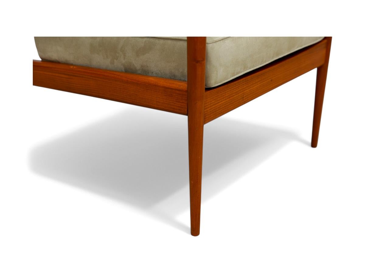 Grete Jalk Armchair in Hardwood & Beige Ultra Suede, Rino Levi, 1960 In Good Condition For Sale In New York, NY