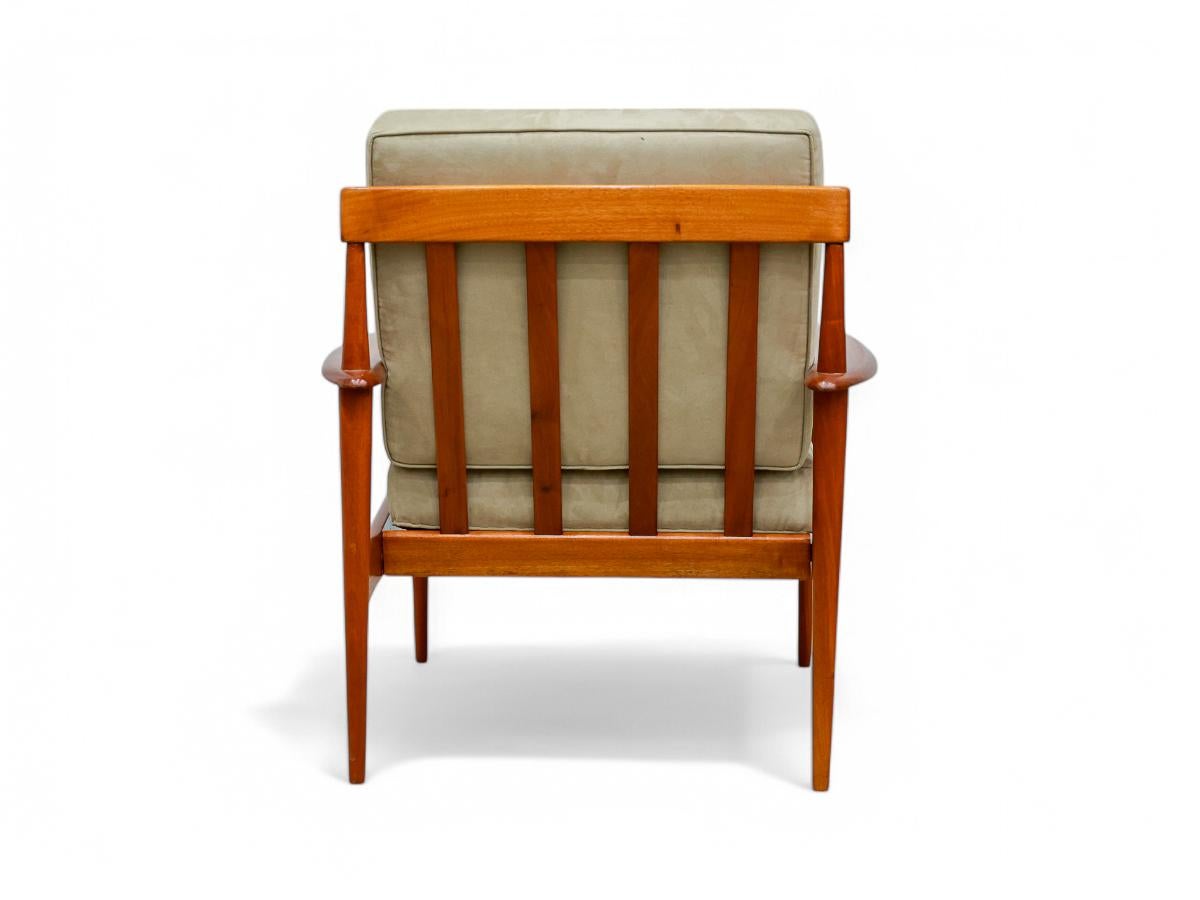 20th Century Grete Jalk Armchair in Hardwood & Beige Ultra Suede, Rino Levi, 1960 For Sale