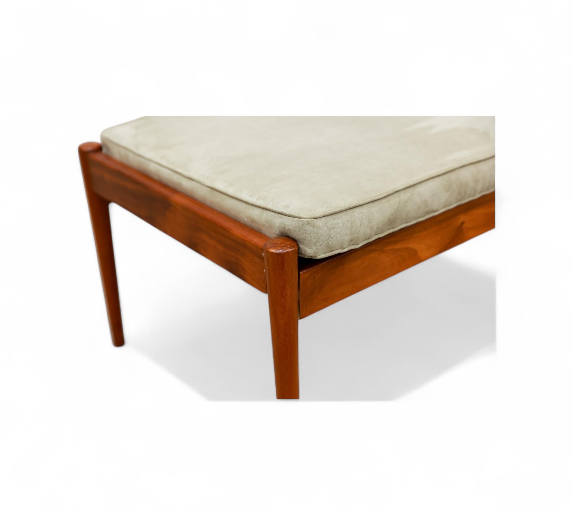 20th Century Grete Jalk Armchair in Hardwood & Beige Ultra Suede, Rino Levi, 1960 For Sale