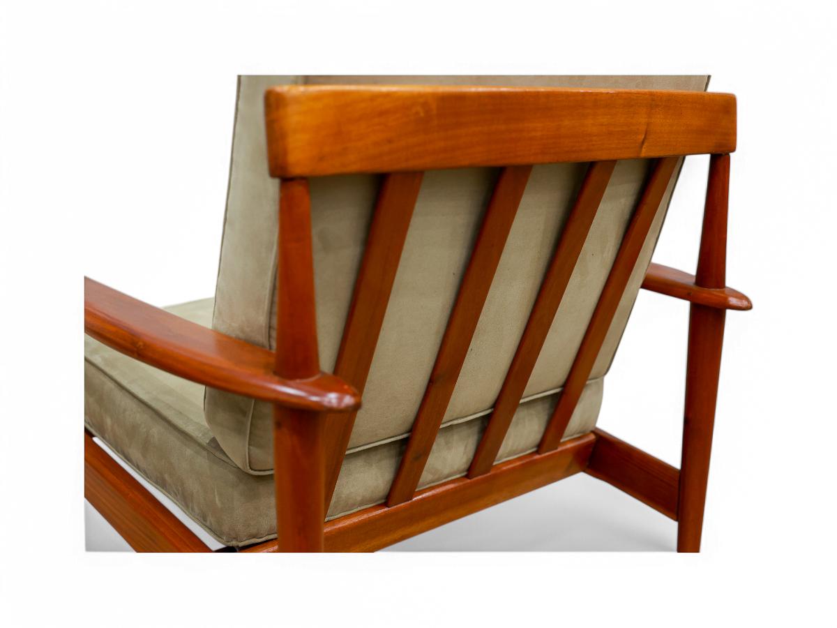 Grete Jalk Armchair in Hardwood & Beige Ultra Suede, Rino Levi, 1960 For Sale 2
