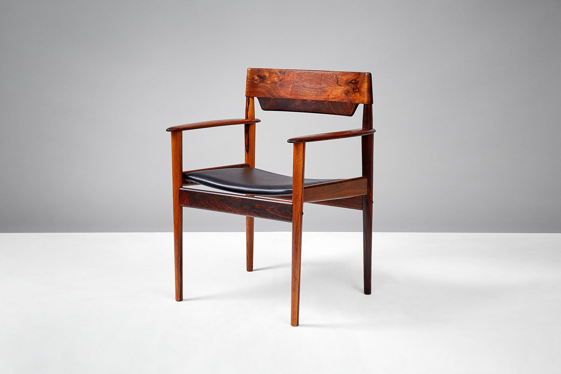 Grete Jalk

PJ Carver chair, 1963.

Carver chair produced by Poul Jeppesen, Denmark in highly figured Brazilian rosewood. Seat upholstered in black leather.


 