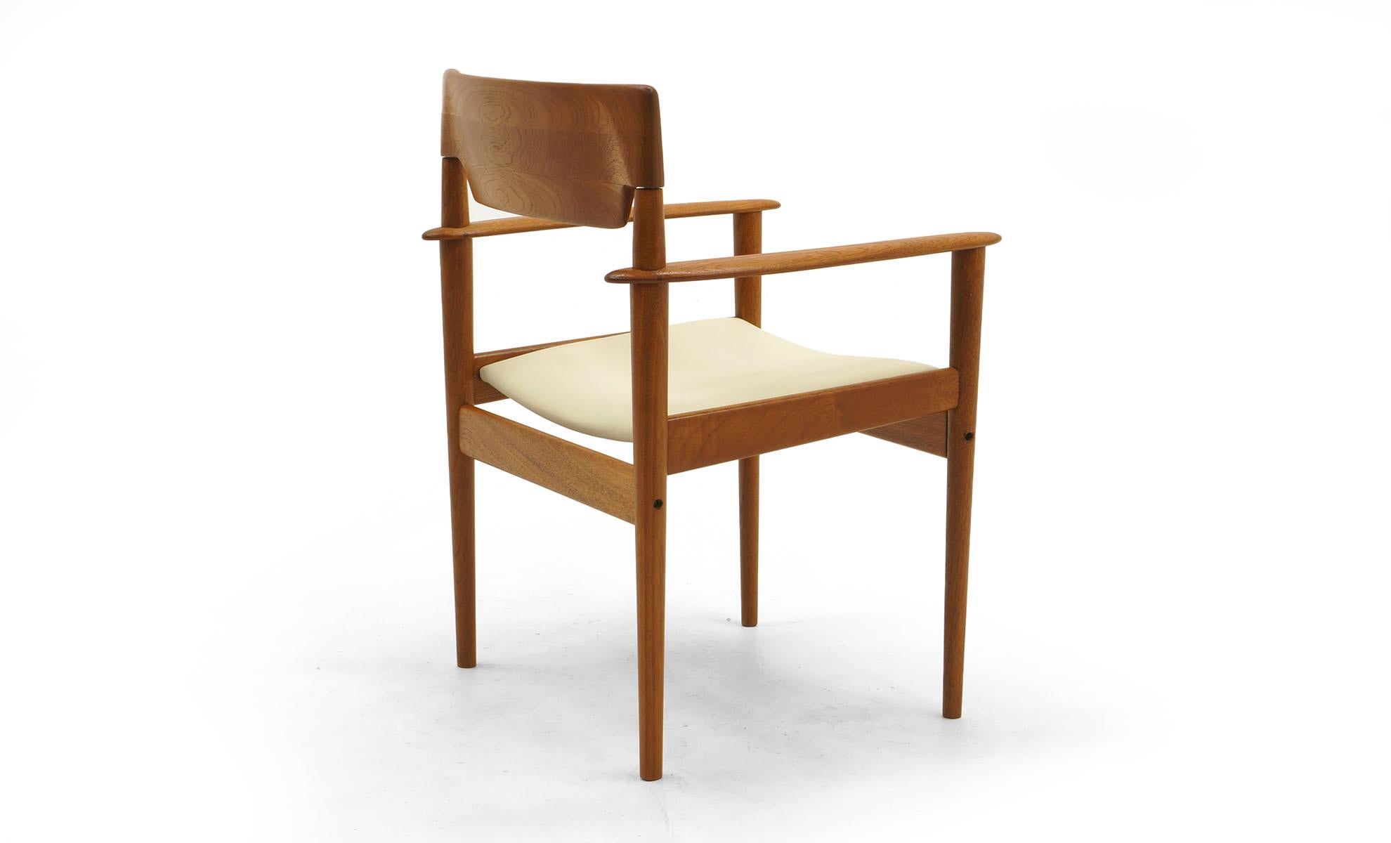 Scandinavo moderno Sedia Grete Jalk con braccioli, Teak con rivestimento in pelle nuova, forma splendida in vendita