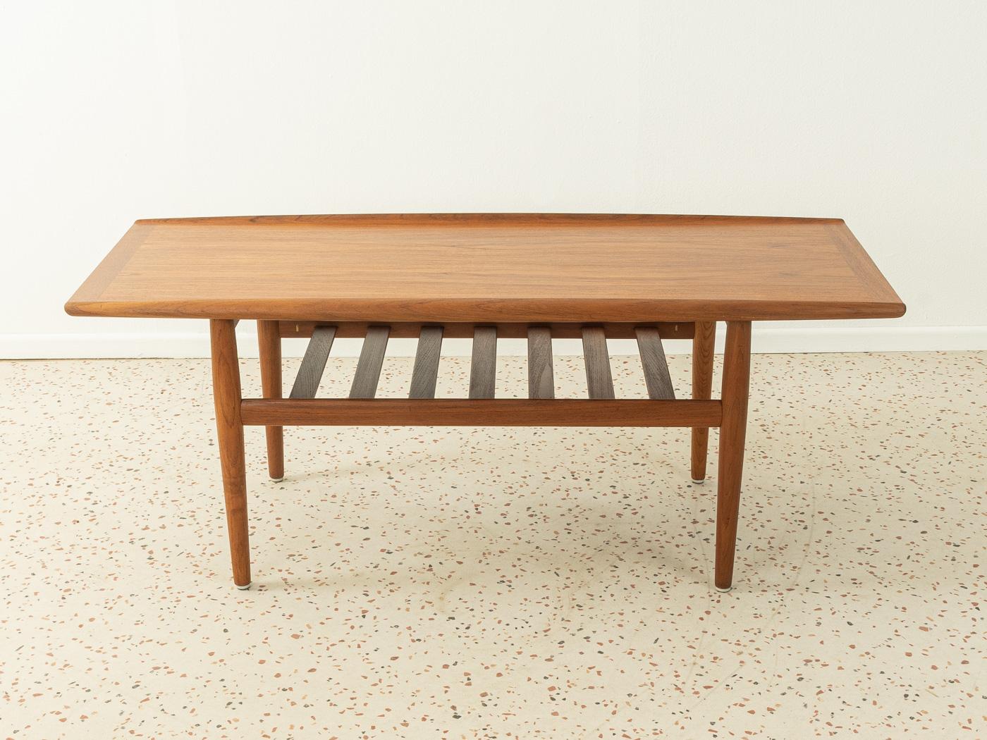 Grete Jalk Coffee Table Manufactured by Glostrup, 1960s, Made in Denmark In Good Condition For Sale In Neuss, NW