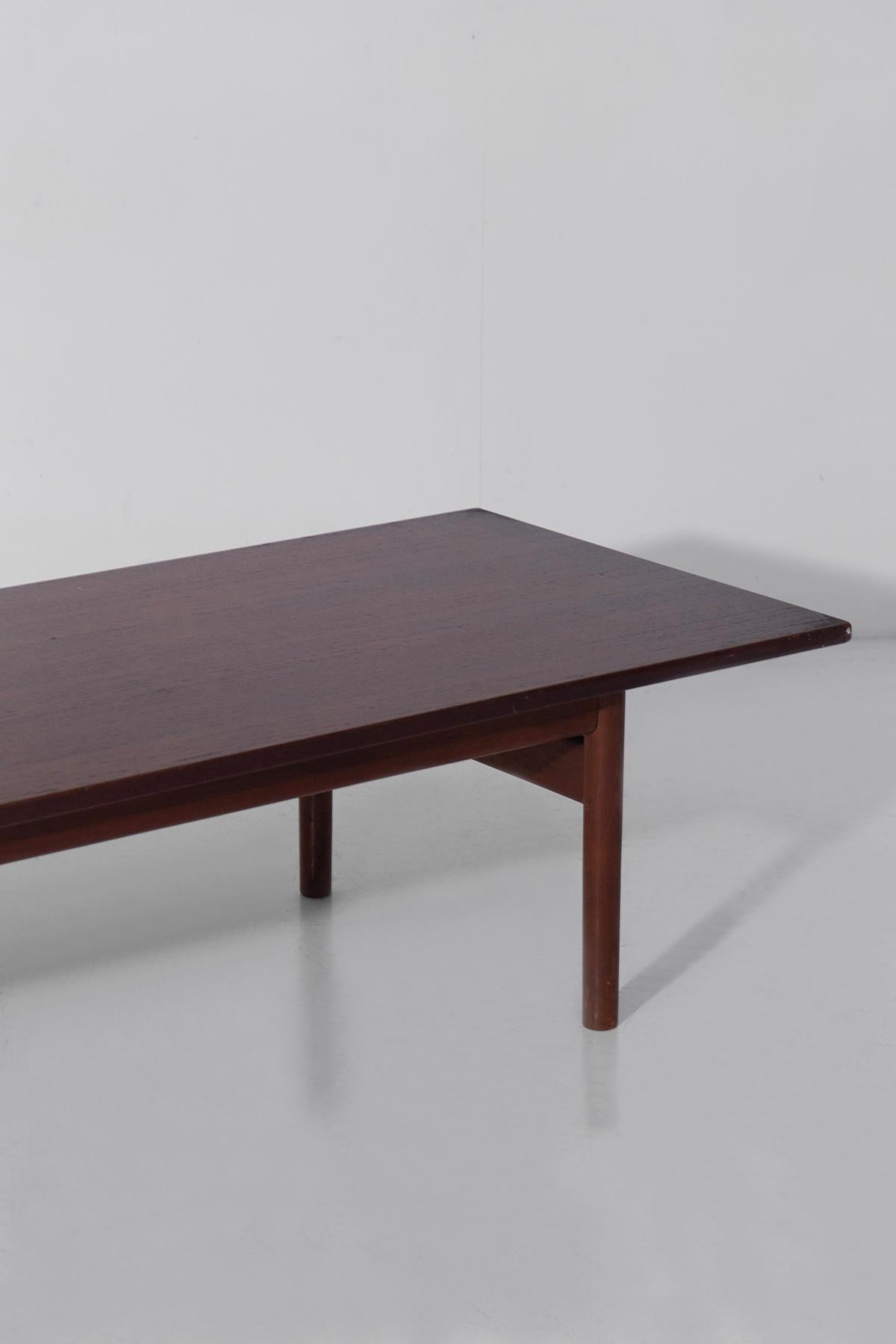 Grete Jalk Coffee table Mod PJ56B for Poul Jeppesen In Good Condition For Sale In Milano, IT