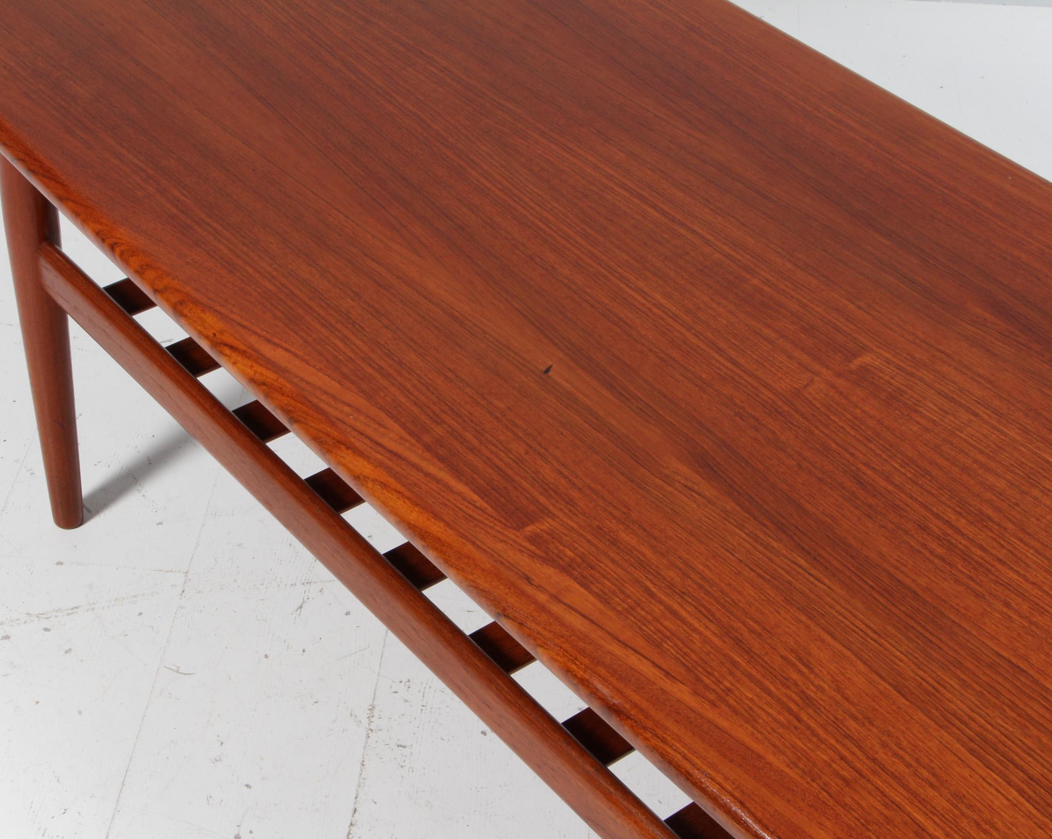 Grete Jalk Coffee Table, Teak In Good Condition For Sale In Esbjerg, DK