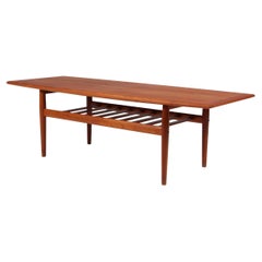 Table basse Grete Jalk, teck
