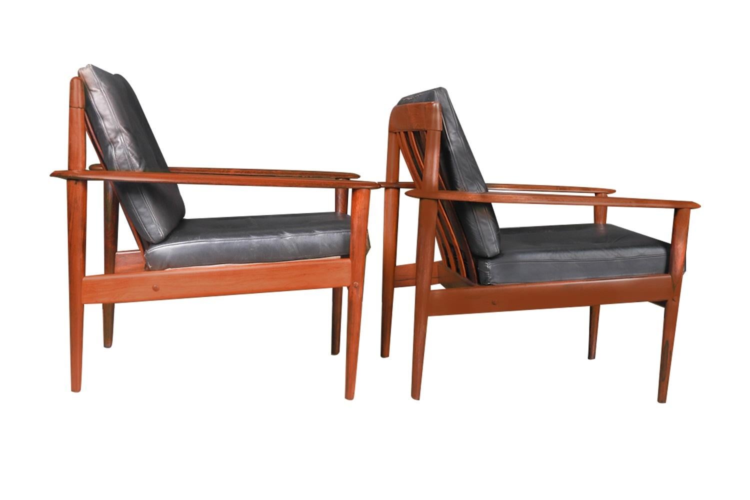 Grete Jalk Danish Model 56 1960's Pair Rosewood Lounge Chairs In Good Condition In Baltimore, MD
