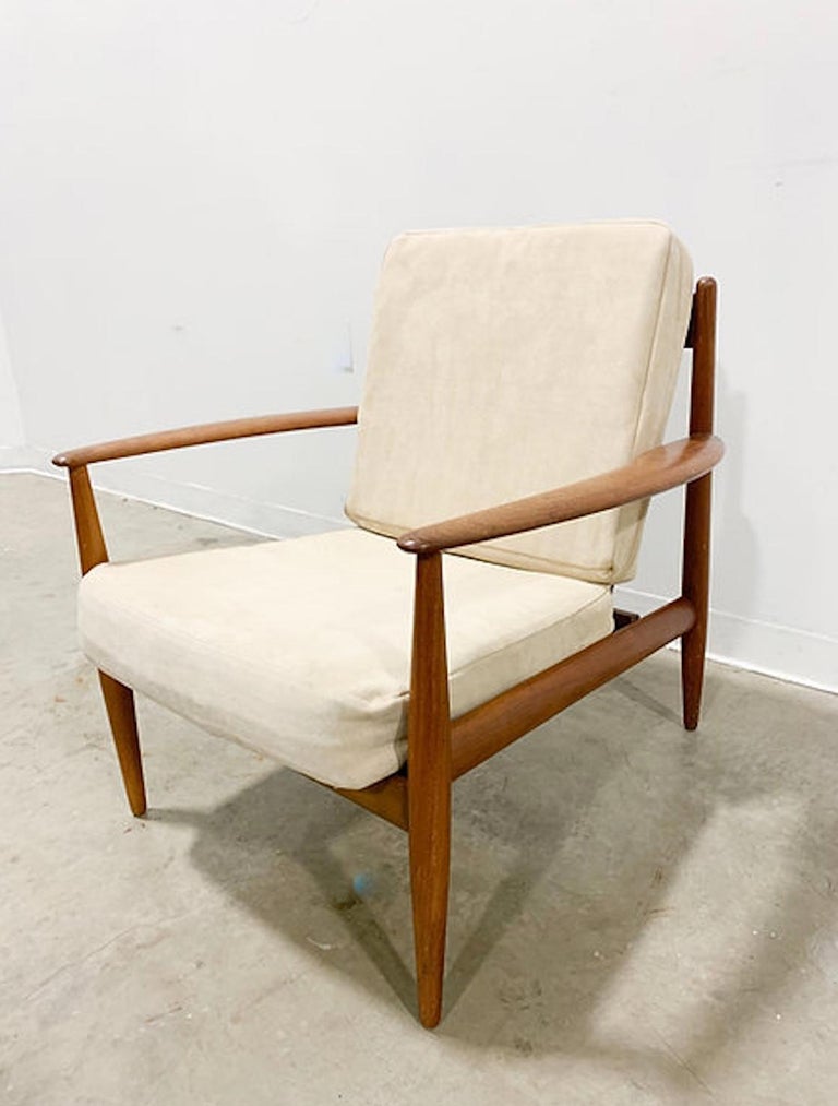 Grete Jalk Danish Modern Teak Lounge Chair In Good Condition For Sale In Kalamazoo, MI