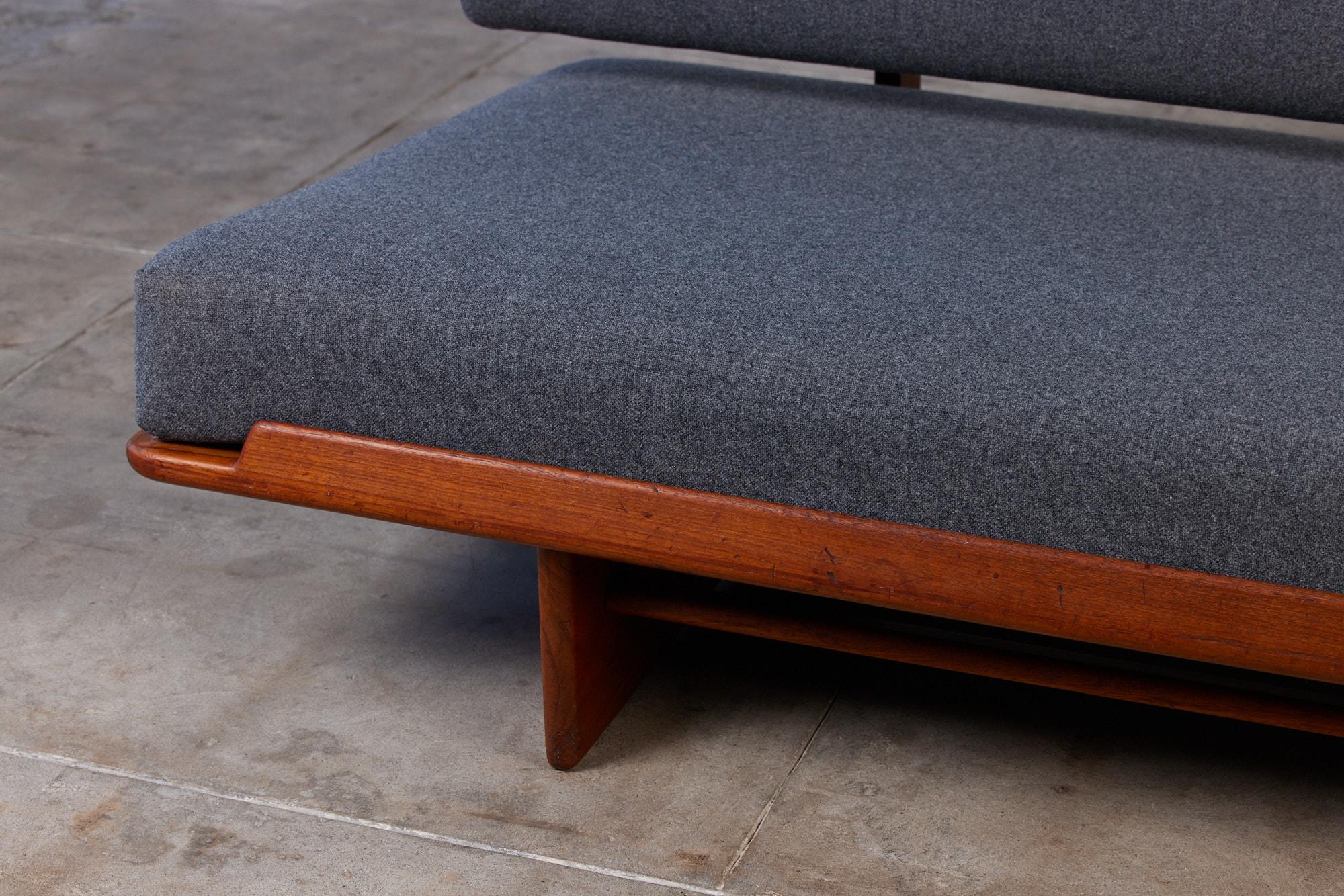 Grete Jalk Daybed for Poul Jeppesen 9