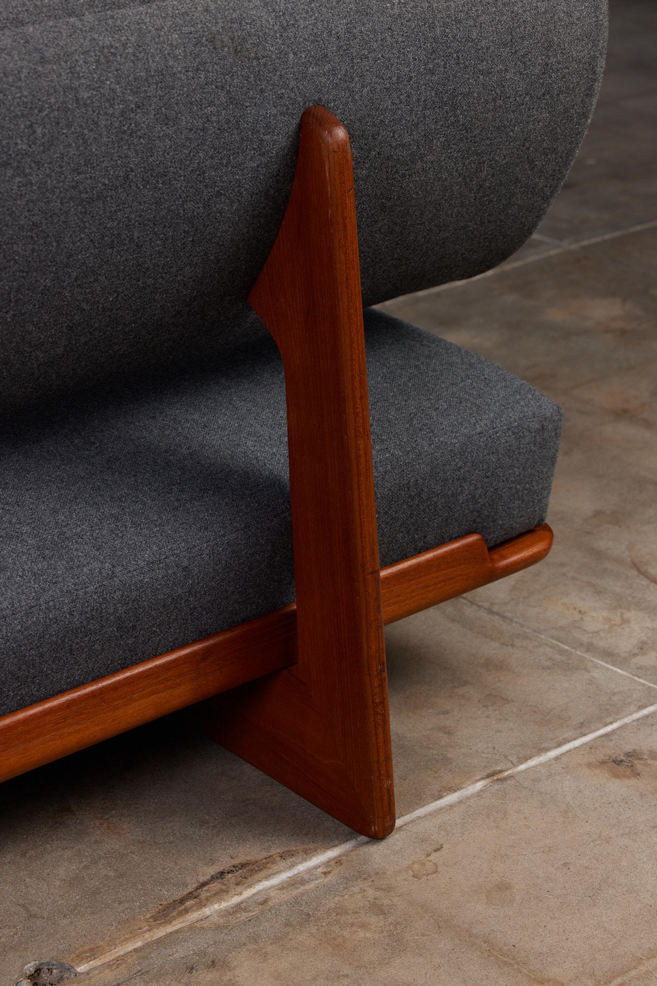 Grete Jalk Daybed for Poul Jeppesen 10