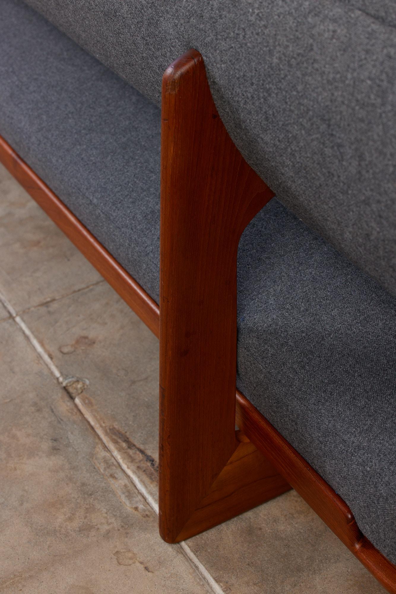 Grete Jalk Daybed for Poul Jeppesen 11