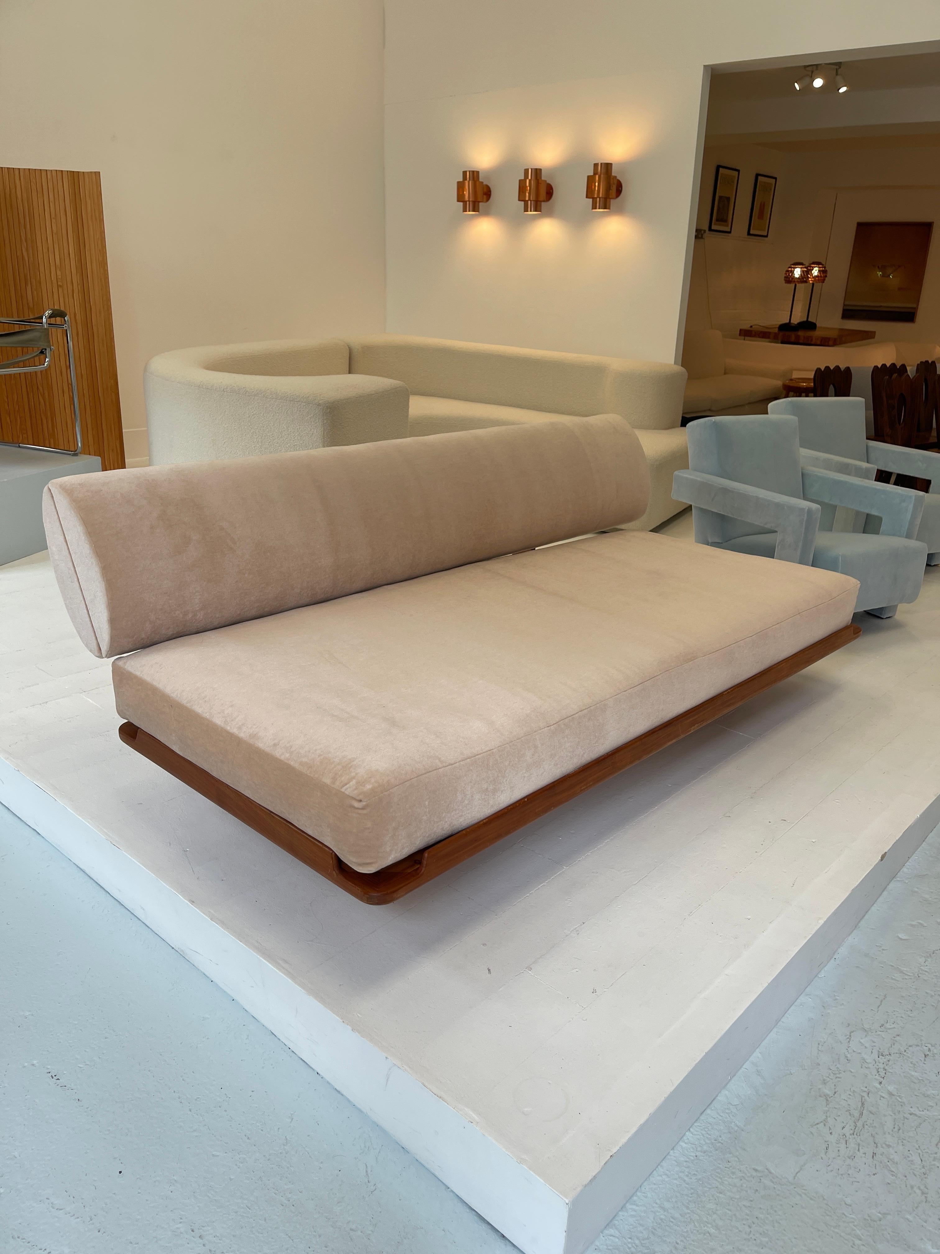 Grete Jalk Daybed for Poul Jeppesen In Excellent Condition For Sale In London, England