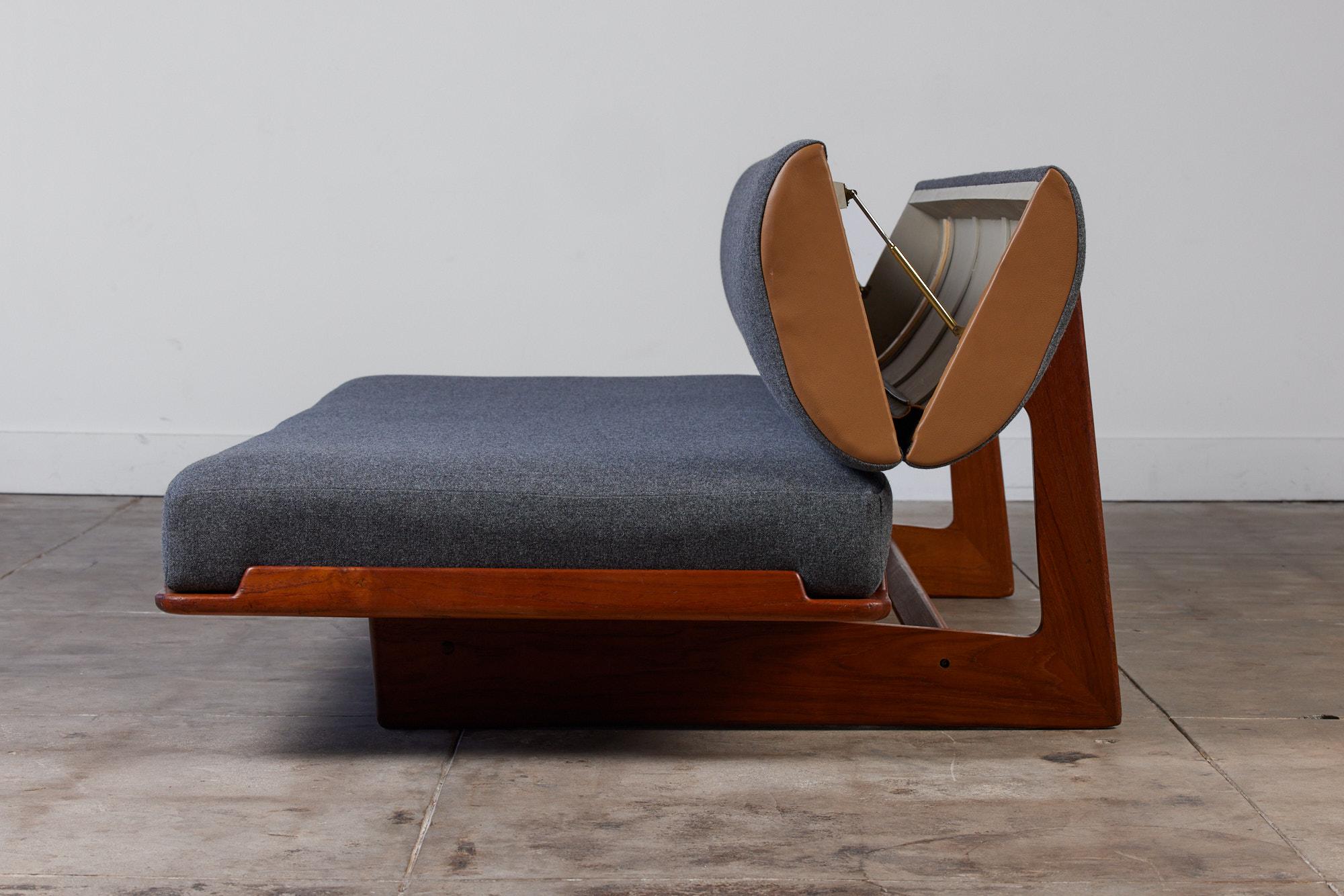 Grete Jalk Daybed for Poul Jeppesen In Excellent Condition For Sale In Los Angeles, CA