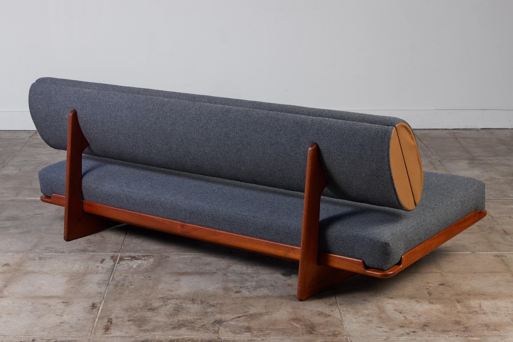 Leather Grete Jalk Daybed for Poul Jeppesen For Sale