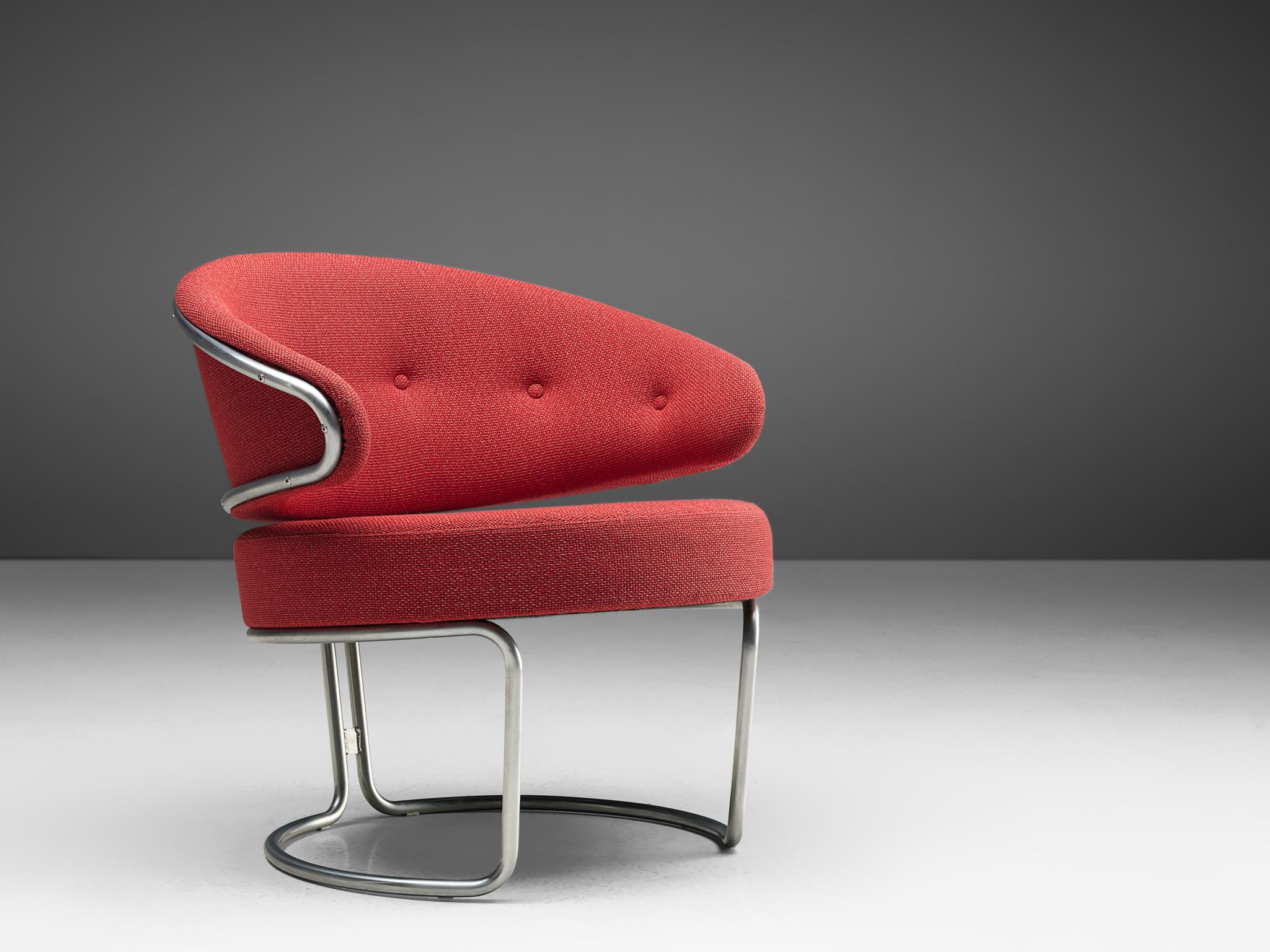 Grete Jalk for Fritz Hansen, lounge chair, metal and fabric, Denmark, 1968.

A postwar lounge chair designed by Grete Jalk in 1968. The piece is executed with a tubular chromed steel frame and red cushions in the shape of the frame. The piece